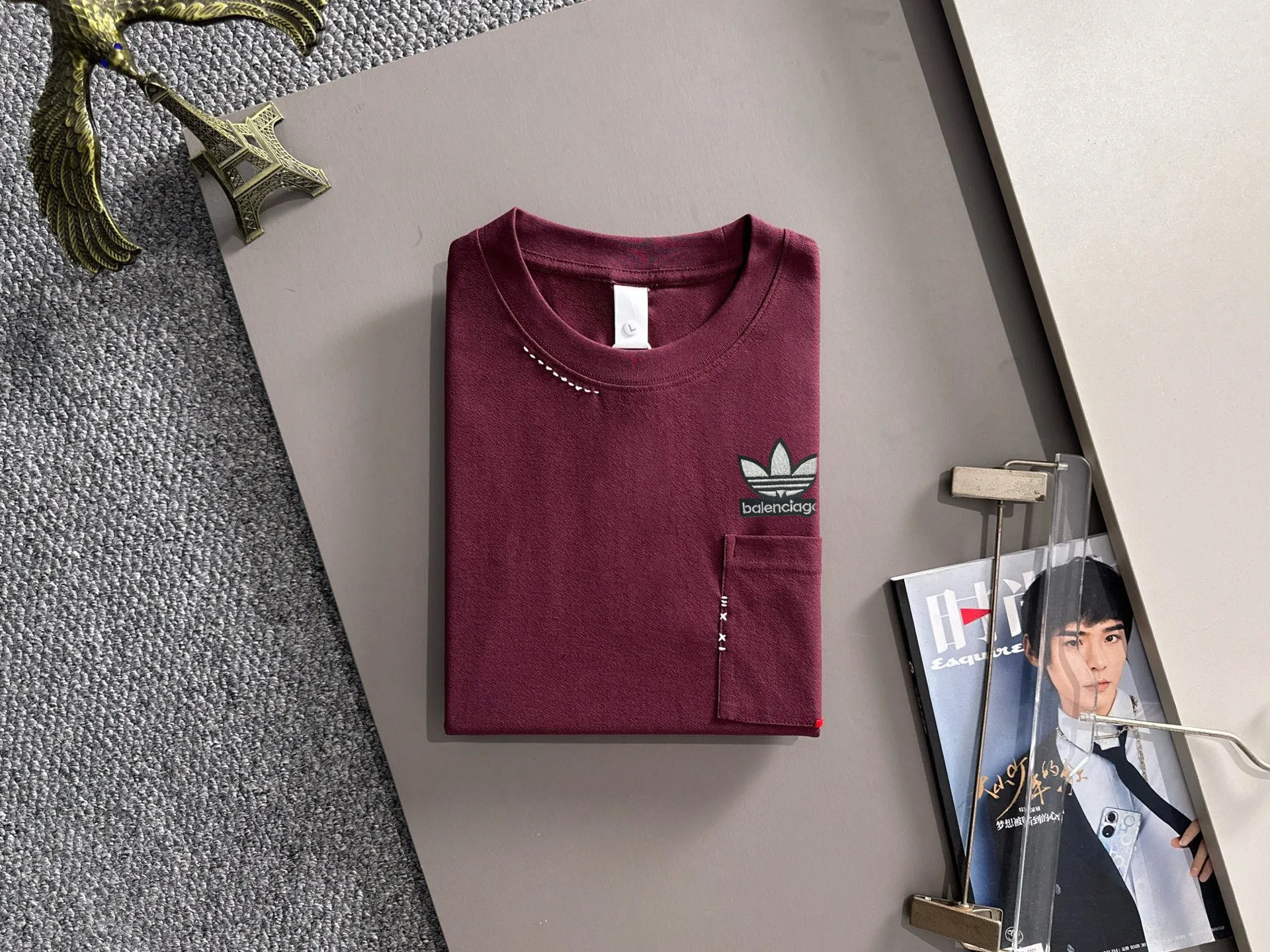 Paris Clover High Quality 26ss New Arrival men's short-sleeved T-shirt is made of combed cotton yarn-spun cotton fabric, no pressure when entering and exiting the counter. Exclusive control of raw materials. It feels substantial when weighed, and the upper body is more textured than ordinary T-shirts. This texture can handle the weather easily and is suitable for both hot and cold! Designed for a loose fit. Size: M to 4XL